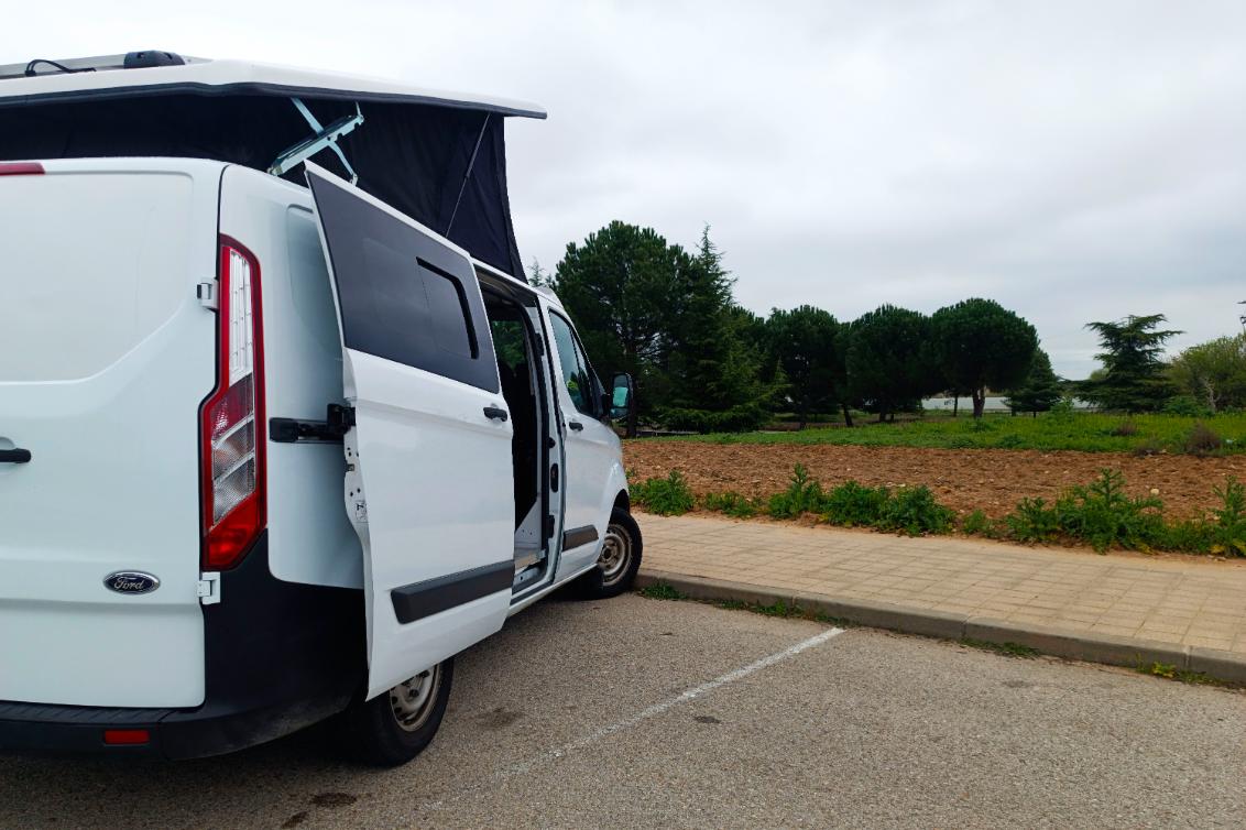 Camper Ford Melbourne vista lateral